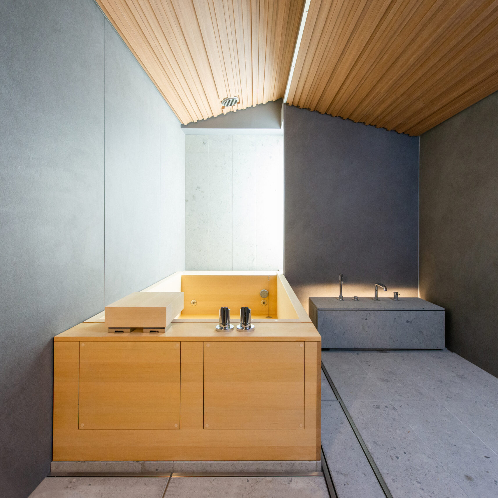 【ホテルタイプ】フリーユニットバス2649・施工事例・都心の貸切風呂