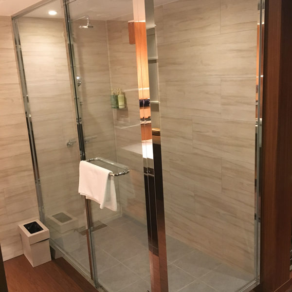 【ホテルシャワータイプ】フリーユニットバス0918・施工事例・高級感があるシャワーユニット