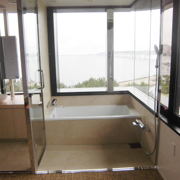【高級タイプ（戸建・マンション用）】フリーユニットバス1516・施工事例・病院特別室の浴室