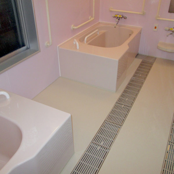 【介護浴室タイプ】フリーユニットバス1939・施工事例・介護しやすい浴室