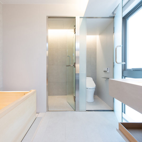 【ホテルタイプ】フリーユニットバス2431・施工事例・檜の浴槽