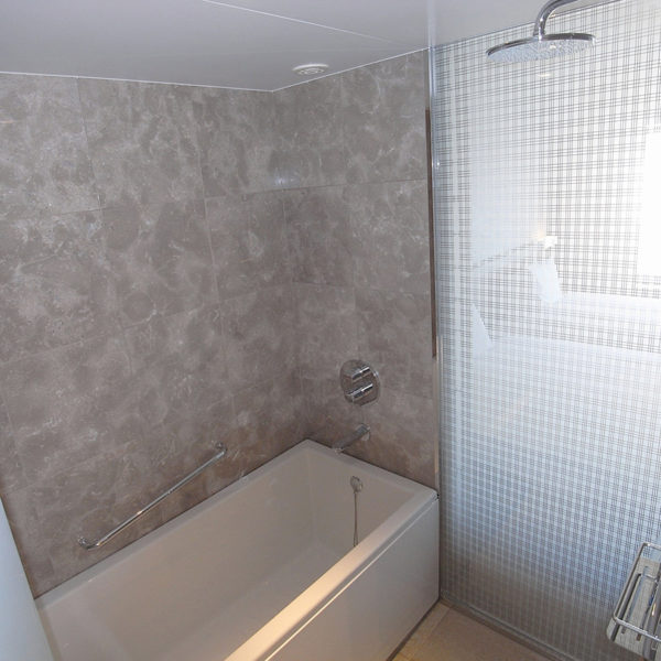 【ホテルタイプ】フリーユニットバス1616・施工事例・限られたスペースで重厚感を実現