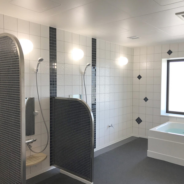 【超大型・大型タイプ】フリーユニットバス2751・社員寮浴室・施工事例