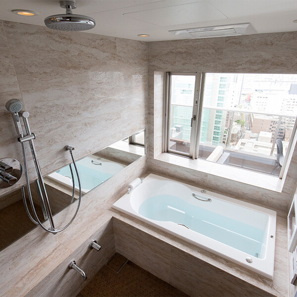 【高級タイプ（戸建・マンション用）】フリーユニットバス1822・施工事例・高級感がある浴室