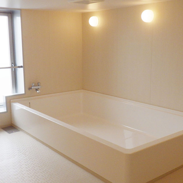 【超大型・大型タイプ】フリーユニットバス4050・施工事例・自社ビル最上階に憩いの大浴室