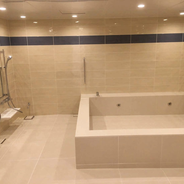 【超大型・大型タイプ】フリーユニットバス4243・施工事例・社員寮階上浴室