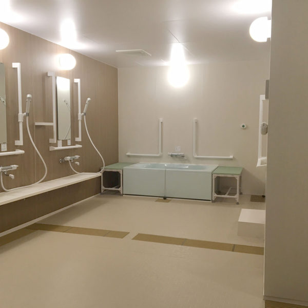 【超大型・大型タイプ】フリーユニットバス4247・施工事例・病院階上浴室工事