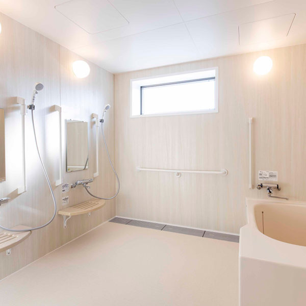 【介護浴室タイプ】フリーユニットバス2627・施工事例・既存在来浴室からユニットバスへ