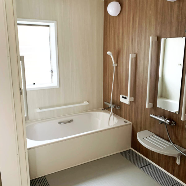 【介護浴室タイプ】フリーユニットバス1528・施工事例・多様性