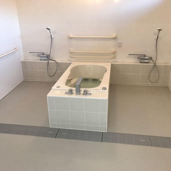 【介護浴室タイプ】フリーユニットバス3135・病院内浴室・施工事例