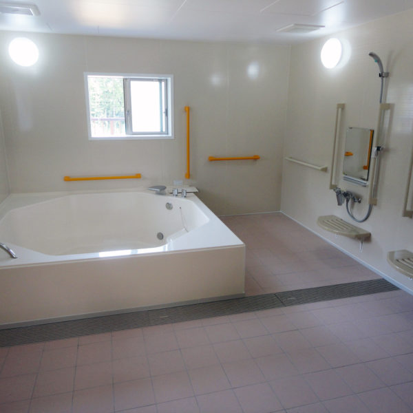 【介護浴室タイプ】フリーユニットバス3342・施工事例・高齢者の方が使いやすい仕様