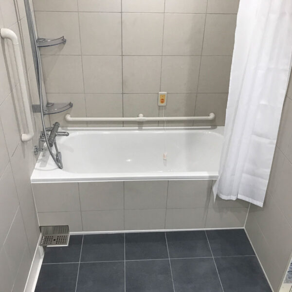 【ホテルタイプ】フリーユニットバス1530・ホテル内のハンディキャップ向けUB・施工事例