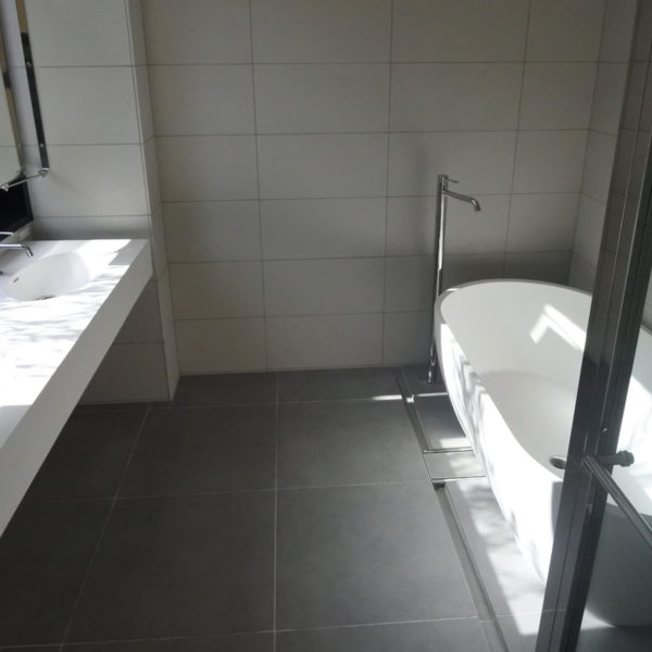 【ホテルタイプ】フリーユニットバス2527・洋風な浴室・施工事例