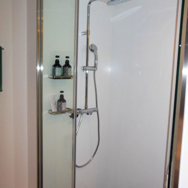 【ホテルタイプ】フリーユニットバス0812・施工事例・狭いながらもオープンな空間